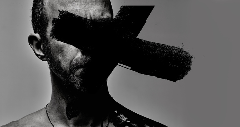 Laurent Seroussi - Visage noir + croix.jpg
