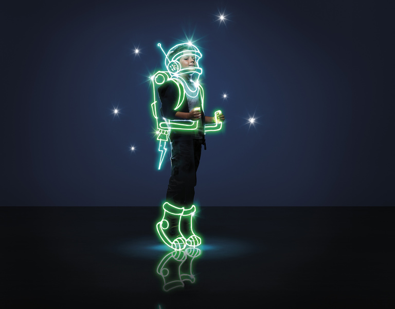 Laurent Seroussi - VISUEL EDF ELECTROPOLIS GARÇON 4 COURT.jpg