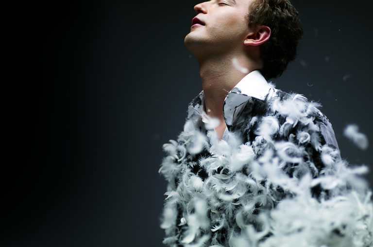 Laurent Seroussi - 02 - Debout+plume-049.jpg