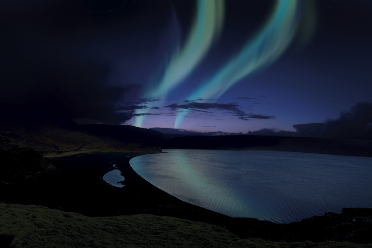 Laurent Seroussi - lac + aurore boréale.jpg