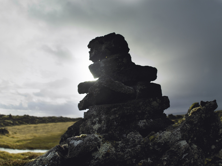 Laurent Seroussi - Totem noir contre jour.jpg